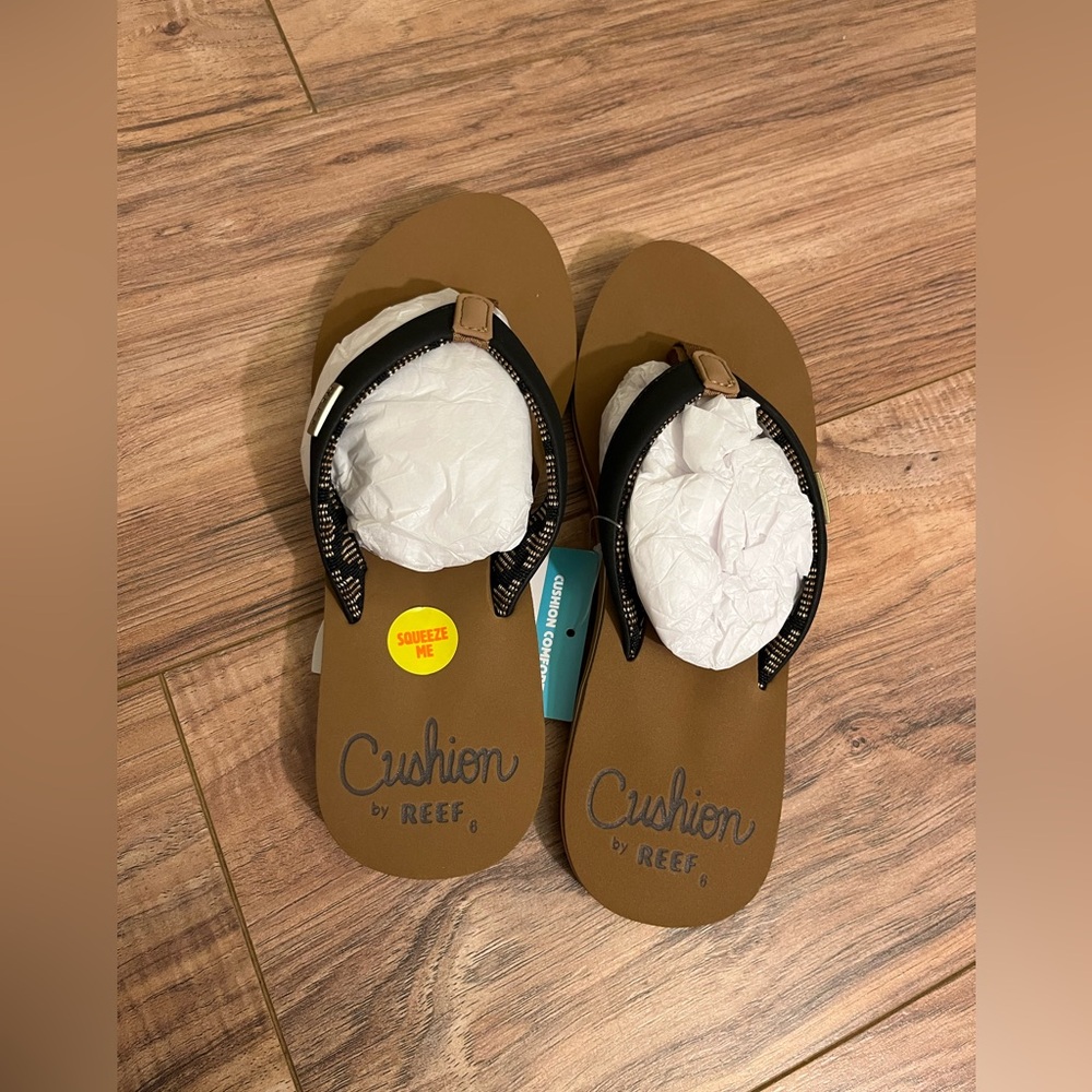 Women Reef cushion sandals Size 6